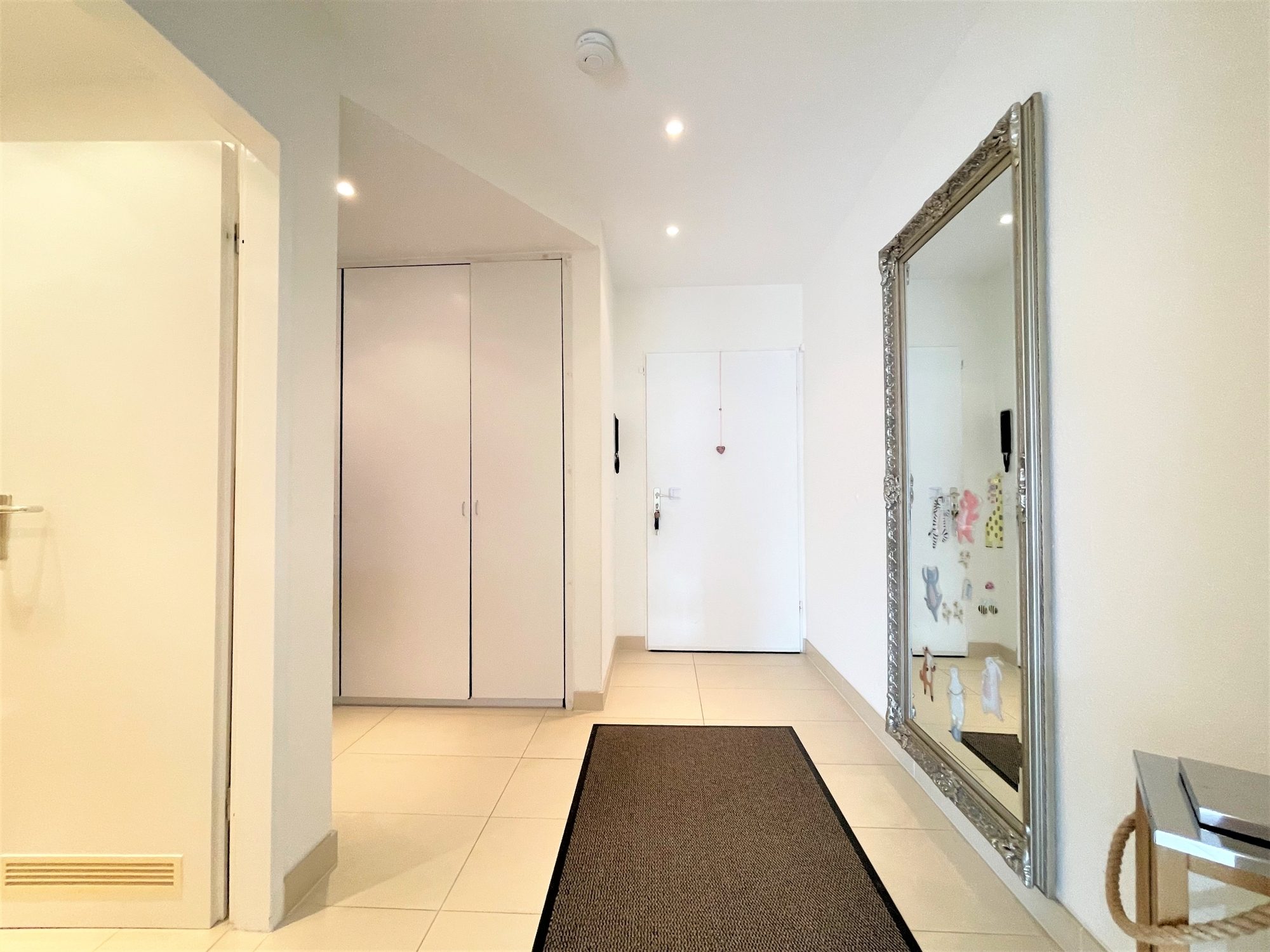 Immobilienangebot - Düsseldorf - Alle - Zooviertel: Lichtdurchflutete und geräumige 3-Zimmer-Wohnung mit EBK und Rundum-Balkon in Bestlage!