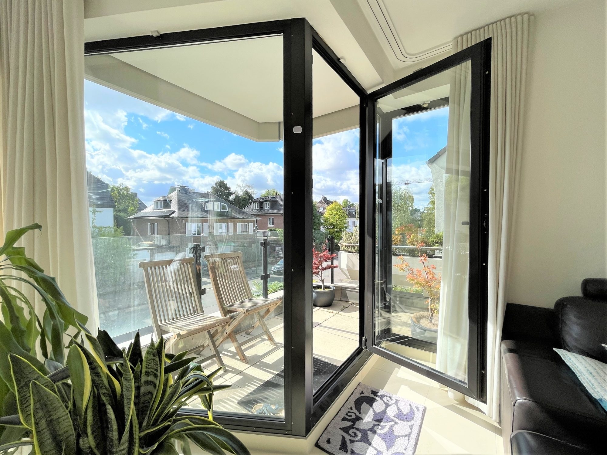 Immobilienangebot - Düsseldorf - Alle - Zooviertel: Lichtdurchflutete und geräumige 3-Zimmer-Wohnung mit EBK und Rundum-Balkon in Bestlage!