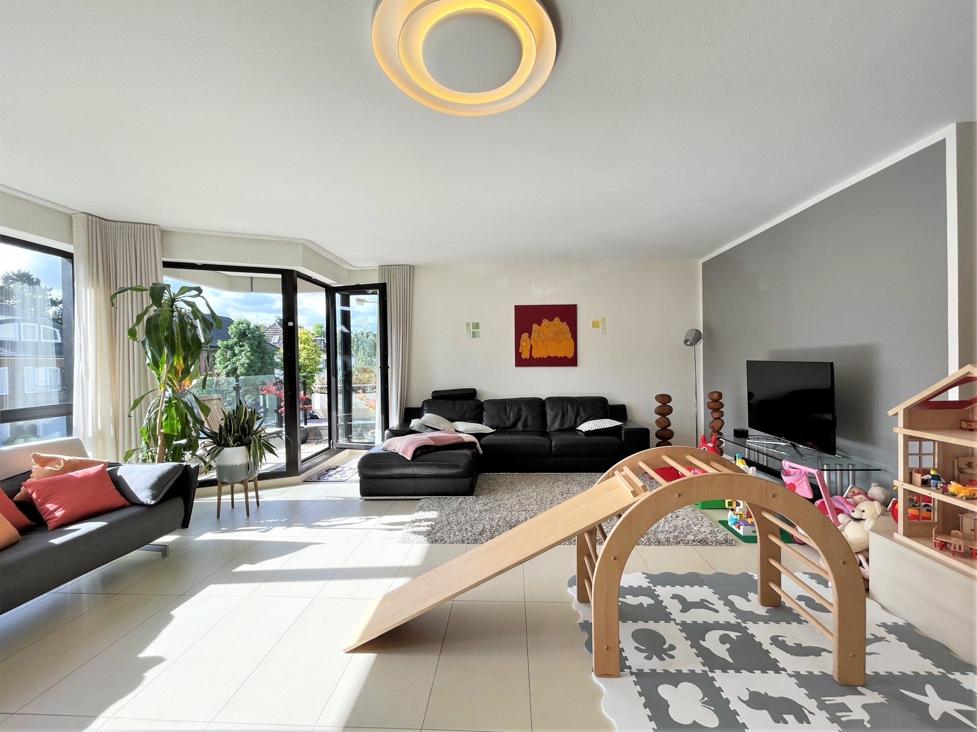 Immobilienangebot - Düsseldorf - Alle - Zooviertel: Lichtdurchflutete und geräumige 3-Zimmer-Wohnung mit EBK und Rundum-Balkon in Bestlage!