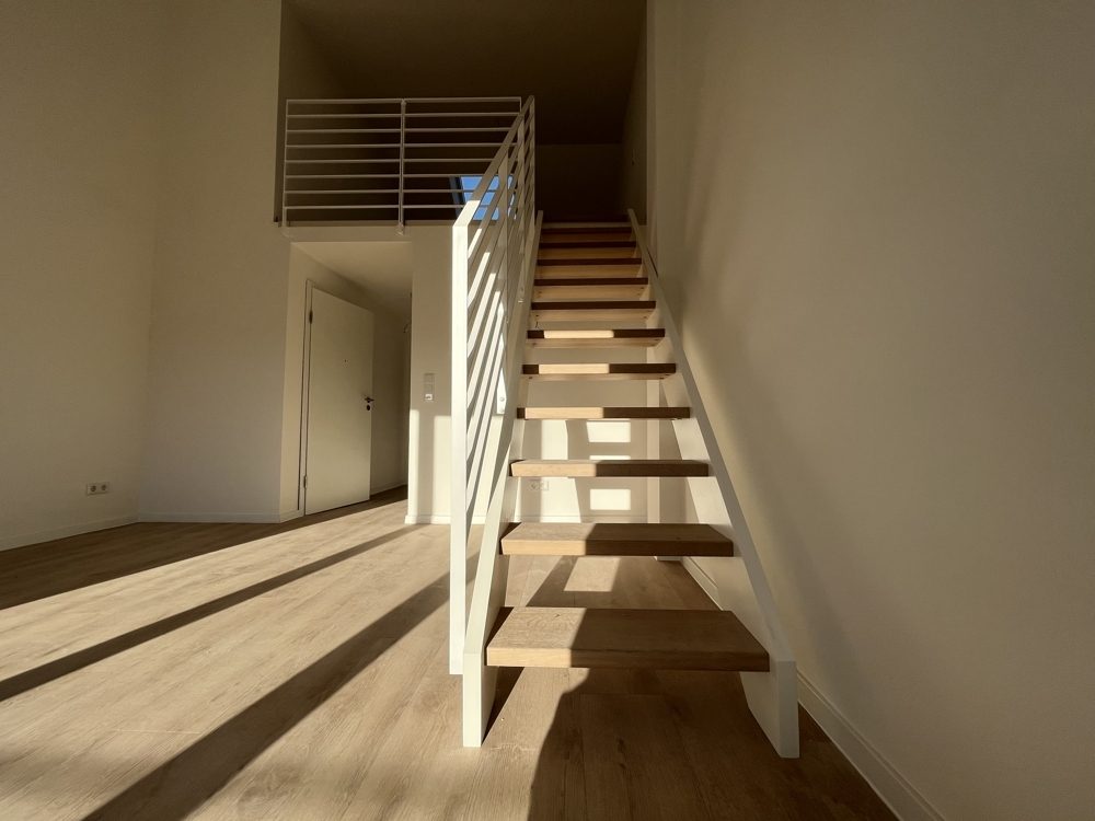 Immobilienangebot - Düsseldorf - Alle - Erstbezug nach Sanierung: hochwertiges 2 Zimmer-Dachgeschoss-Apartment mit EBK und Dachterrasse!