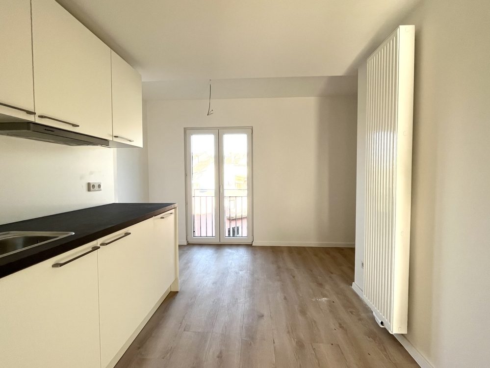 Immobilienangebot - Düsseldorf - Alle - Erstbezug nach Sanierung: hochwertiges 2 Zimmer-Dachgeschoss-Apartment mit EBK und Dachterrasse!