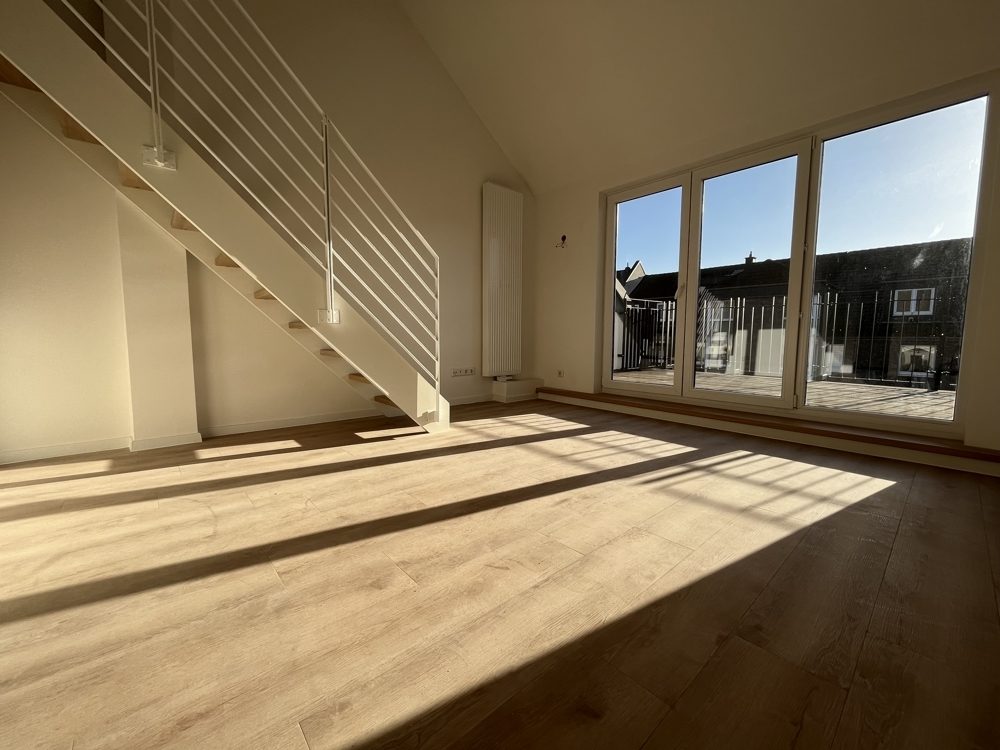 Immobilienangebot - Düsseldorf - Alle - Erstbezug nach Sanierung: hochwertiges 2 Zimmer-Dachgeschoss-Apartment mit EBK und Dachterrasse!