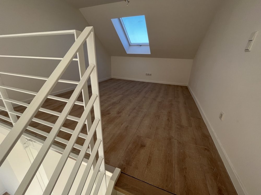 Immobilienangebot - Düsseldorf - Alle - Erstbezug nach Sanierung: hochwertiges 2 Zimmer-Dachgeschoss-Apartment mit EBK und Dachterrasse!