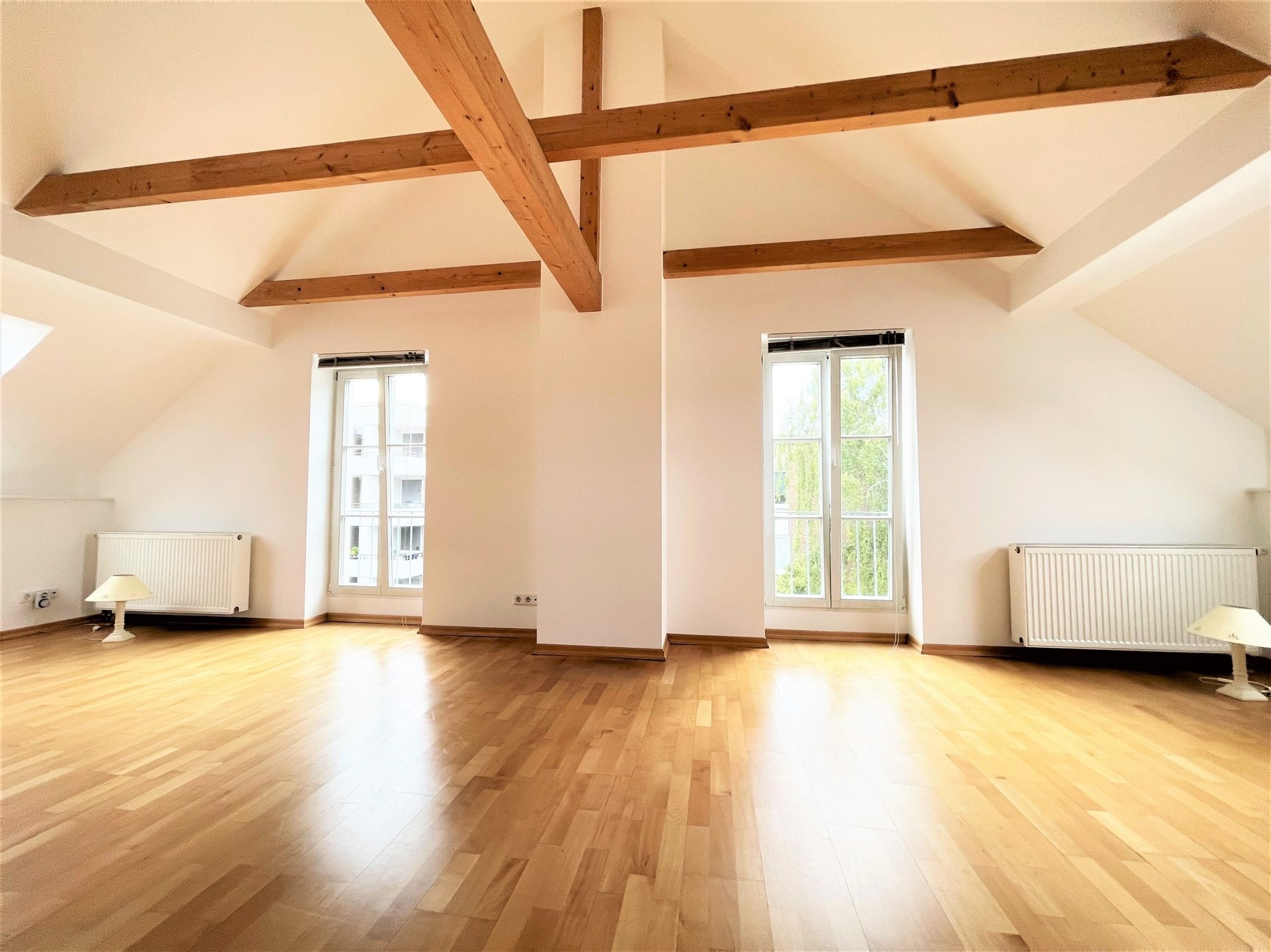 Immobilienangebot - Düsseldorf / Heerdt - Alle - Heerdt: außergewöhnliche, helle 2-Zimmer Wohnung mit besonderem Charme in guter Lage!