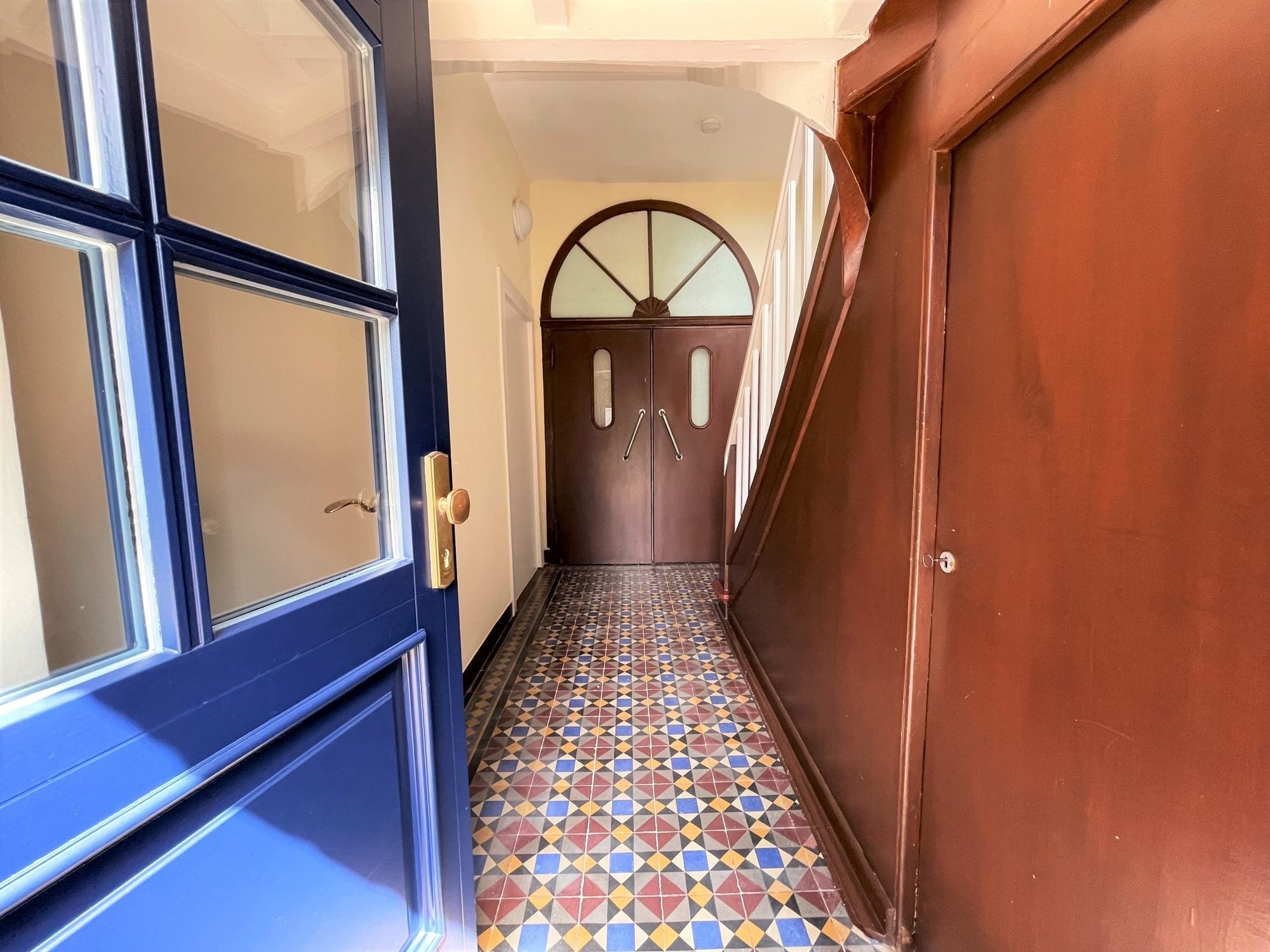 Immobilienangebot - Düsseldorf / Heerdt - Alle - Heerdt: außergewöhnliche, helle 2-Zimmer Wohnung mit besonderem Charme in guter Lage!