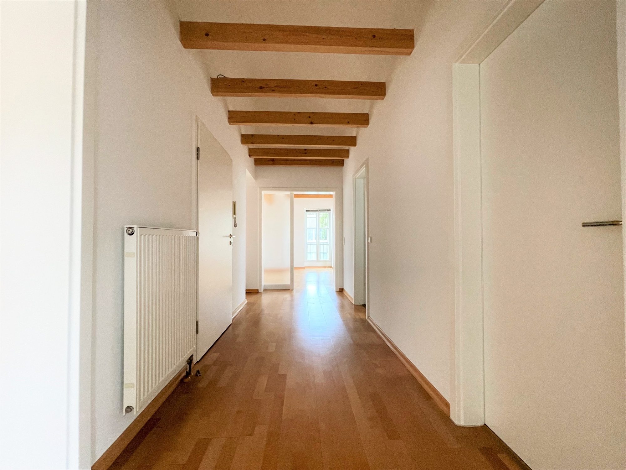 Immobilienangebot - Düsseldorf / Heerdt - Alle - Heerdt: außergewöhnliche, helle 2-Zimmer Wohnung mit besonderem Charme in guter Lage!