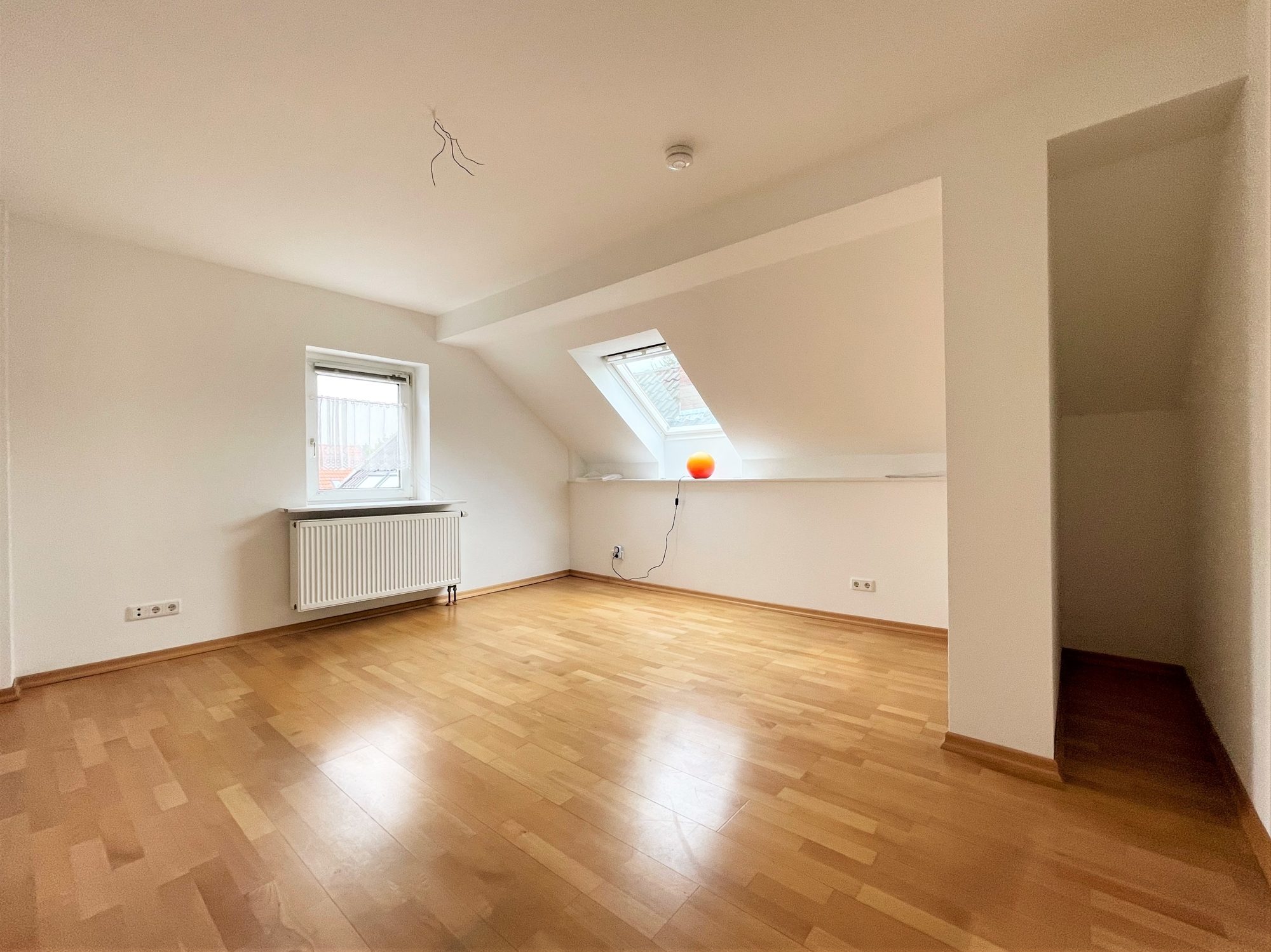 Immobilienangebot - Düsseldorf / Heerdt - Alle - Heerdt: außergewöhnliche, helle 2-Zimmer Wohnung mit besonderem Charme in guter Lage!
