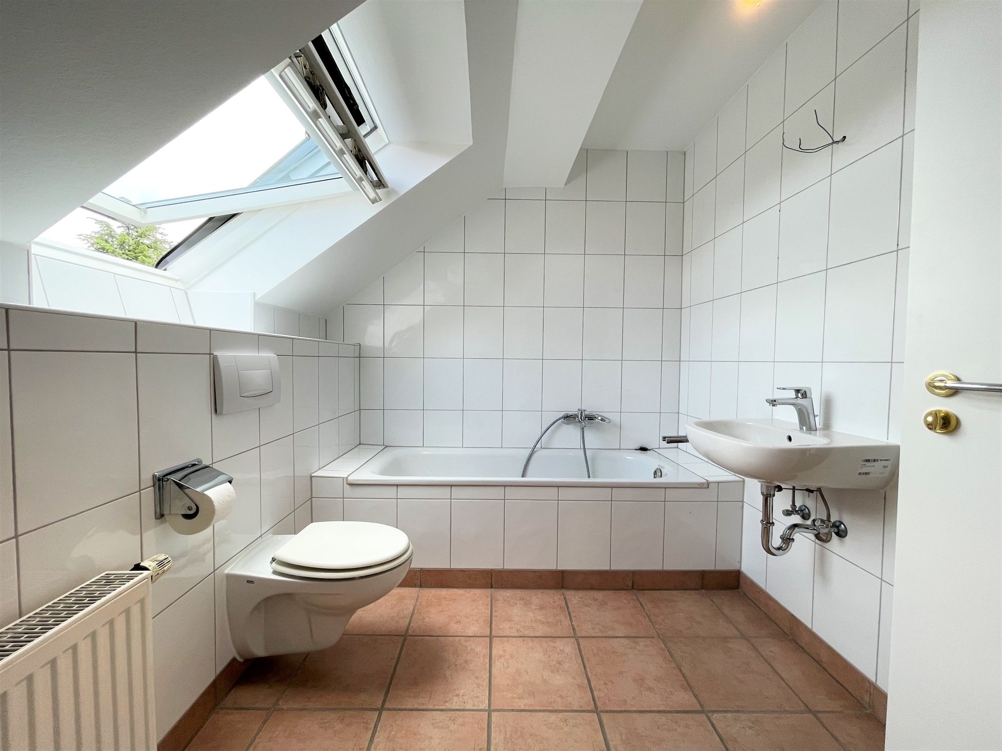 Immobilienangebot - Düsseldorf / Heerdt - Alle - Heerdt: außergewöhnliche, helle 2-Zimmer Wohnung mit besonderem Charme in guter Lage!