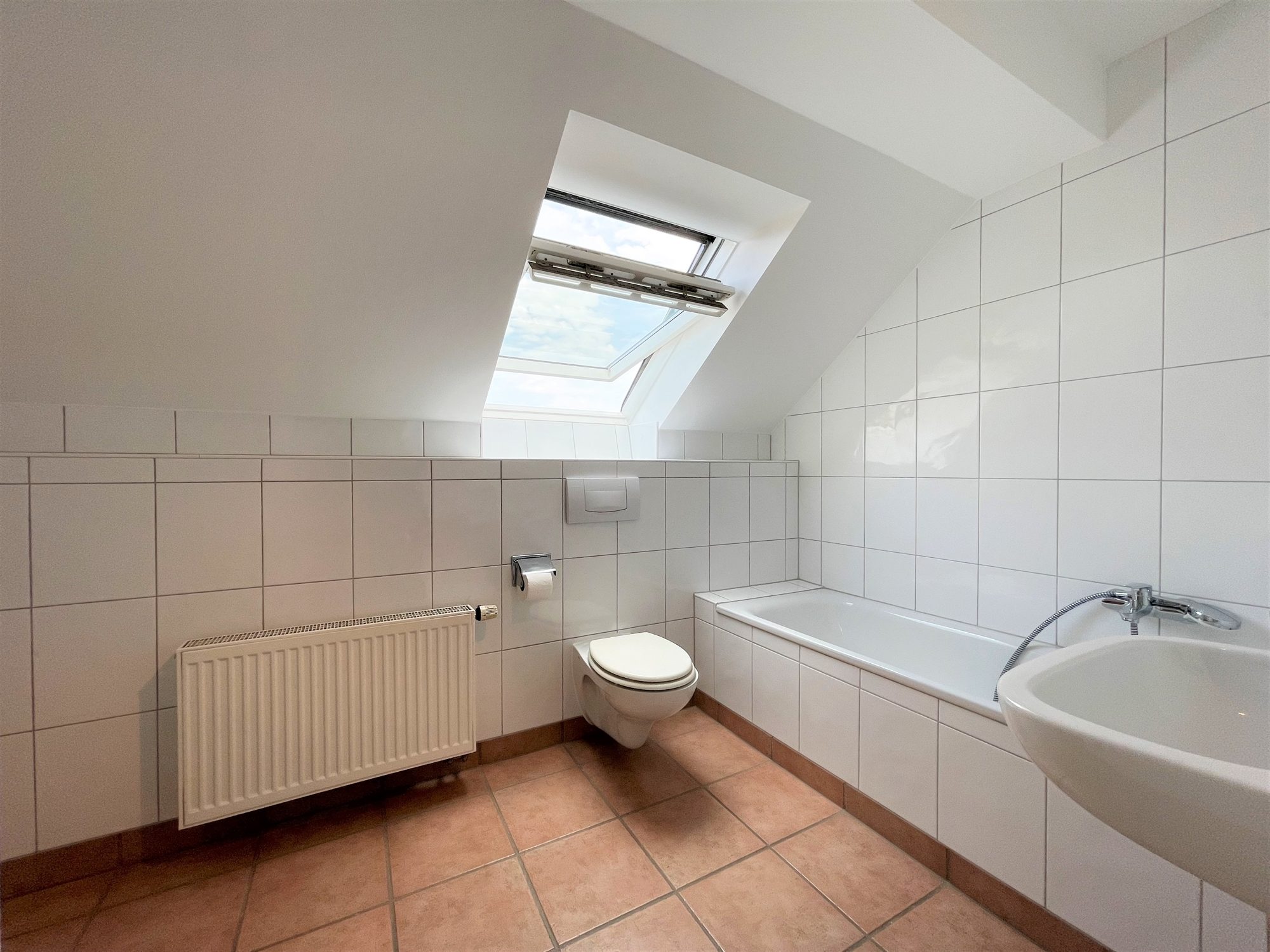 Immobilienangebot - Düsseldorf / Heerdt - Alle - Heerdt: außergewöhnliche, helle 2-Zimmer Wohnung mit besonderem Charme in guter Lage!