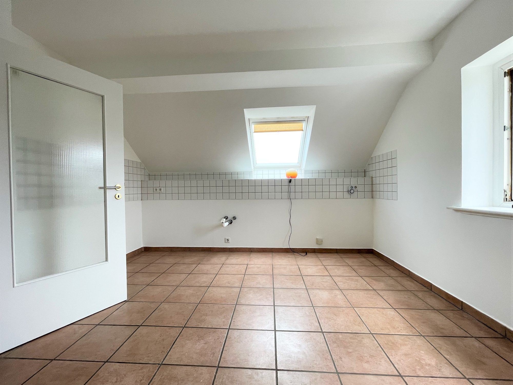 Immobilienangebot - Düsseldorf / Heerdt - Alle - Heerdt: außergewöhnliche, helle 2-Zimmer Wohnung mit besonderem Charme in guter Lage!