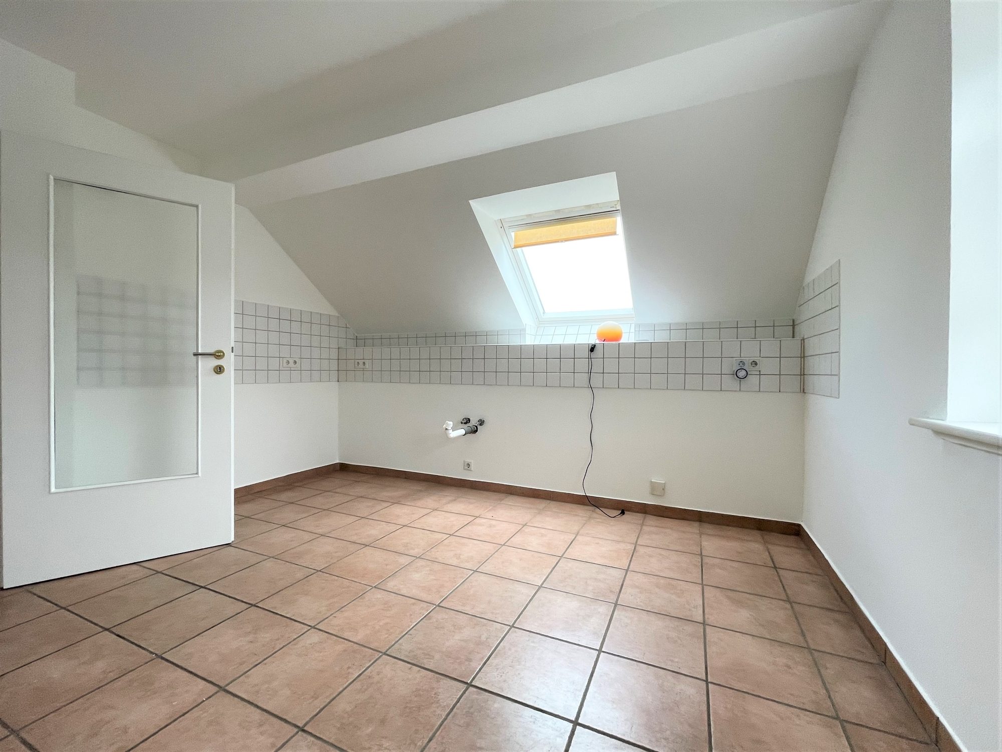 Immobilienangebot - Düsseldorf / Heerdt - Alle - Heerdt: außergewöhnliche, helle 2-Zimmer Wohnung mit besonderem Charme in guter Lage!