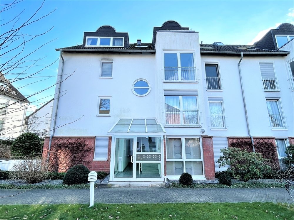 Immobilienangebot - Düsseldorf / Lörick - Alle - Repräsentative 2-Zimmer Wohnung mit Balkon in Südlage, Tageslichtbad und TG-Stellplatz!
