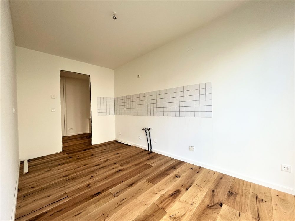 Immobilienangebot - Düsseldorf / Lörick - Alle - Repräsentative 2-Zimmer Wohnung mit Balkon in Südlage, Tageslichtbad und TG-Stellplatz!