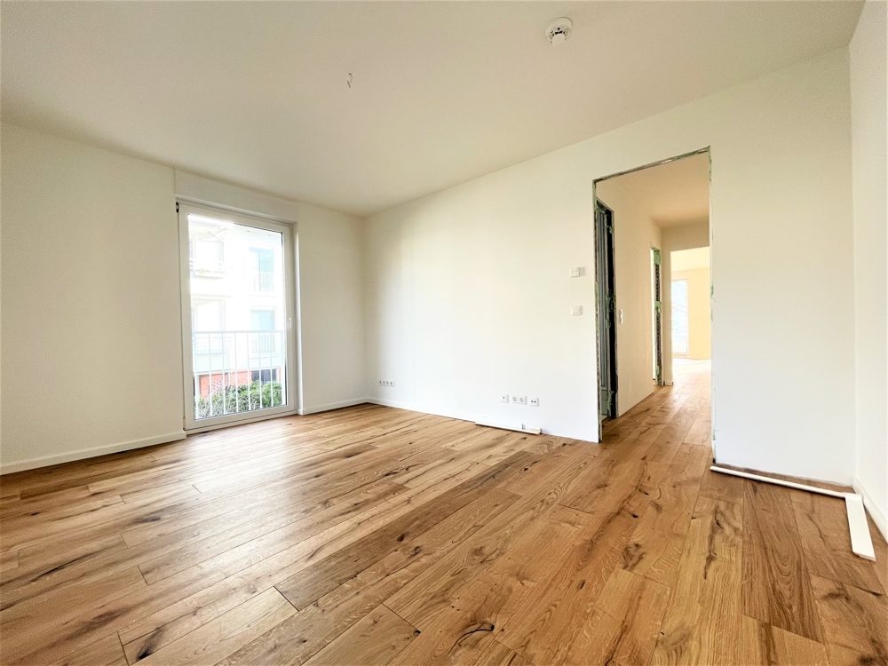 Immobilienangebot - Düsseldorf / Lörick - Alle - Repräsentative 2-Zimmer Wohnung mit Balkon in Südlage, Tageslichtbad und TG-Stellplatz!