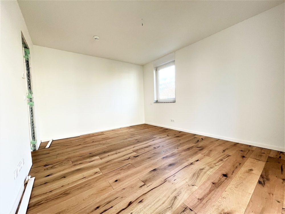 Immobilienangebot - Düsseldorf / Lörick - Alle - Repräsentative 2-Zimmer Wohnung mit Balkon in Südlage, Tageslichtbad und TG-Stellplatz!