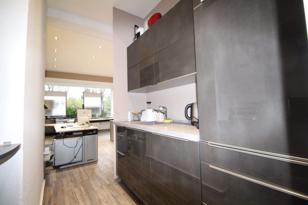 Immobilienangebot - Düsseldorf / Düsseltal - Alle - Düsseltal: Schönes Büro im Erdgeschoss mit 4 Meter Schaufenster