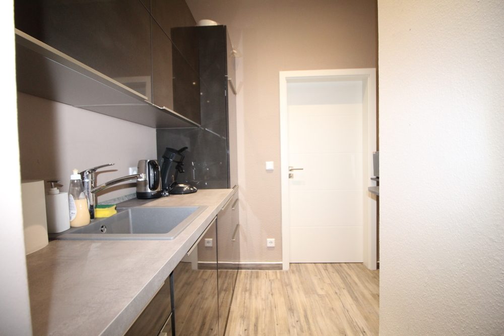 Immobilienangebot - Düsseldorf / Düsseltal - Alle - Düsseltal: Schönes Büro im Erdgeschoss mit 4 Meter Schaufenster