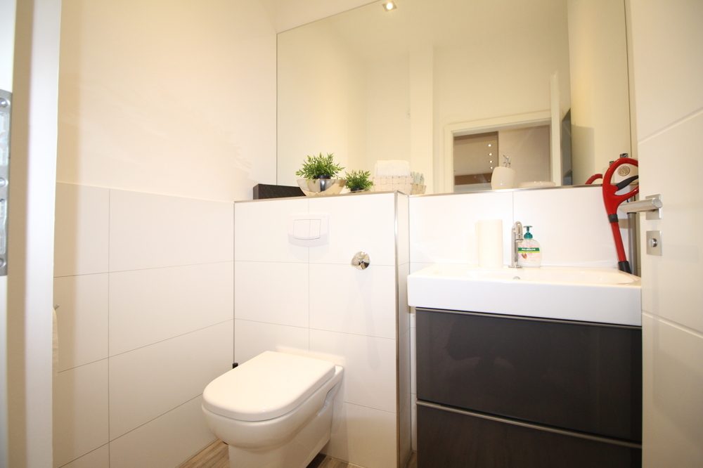 Immobilienangebot - Düsseldorf / Düsseltal - Alle - Düsseltal: Schönes Büro im Erdgeschoss mit 4 Meter Schaufenster