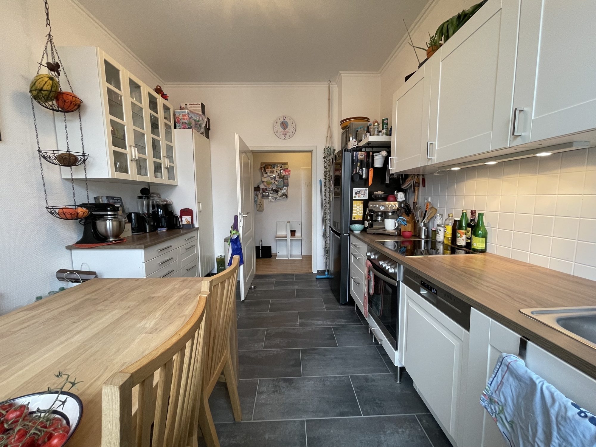 Immobilienangebot - Düsseldorf - Alle - Flingern Nord: Freundliche 2,5-Zimmer-Altbauwohnung mit hohen Decken und EBK