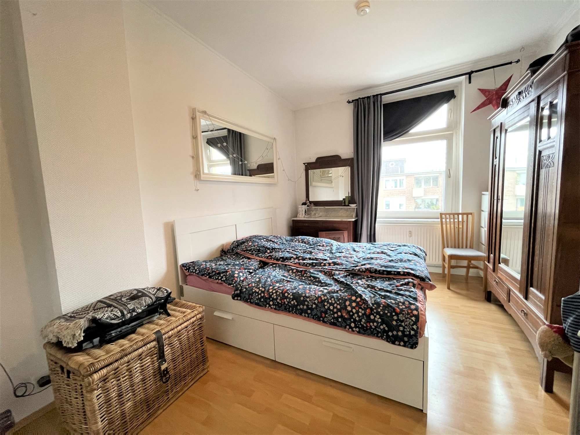 Immobilienangebot - Düsseldorf - Alle - Flingern Nord: Freundliche 2,5-Zimmer-Altbauwohnung mit hohen Decken und EBK