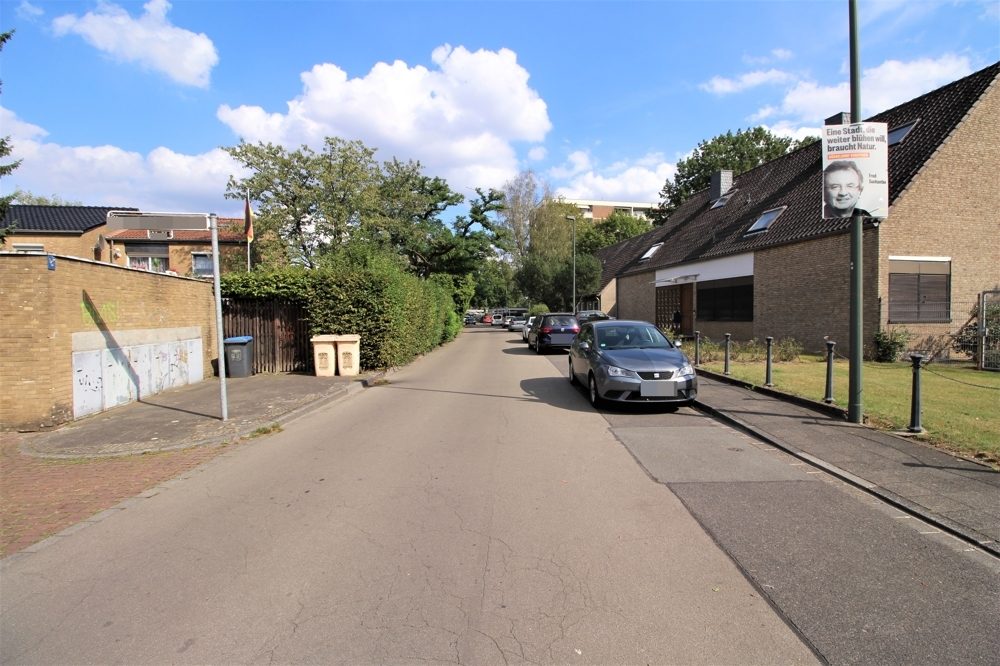 Immobilienangebot - Düsseldorf - Alle - Urdenbacher Altrhein: Dreifamilienhaus mit ca. 270 m² Wohnfläche auf ca. 1.404 m² großem Grundstück