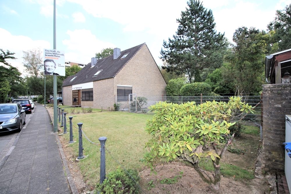 Immobilienangebot - Düsseldorf - Alle - Urdenbacher Altrhein: Dreifamilienhaus mit ca. 270 m² Wohnfläche auf ca. 1.404 m² großem Grundstück