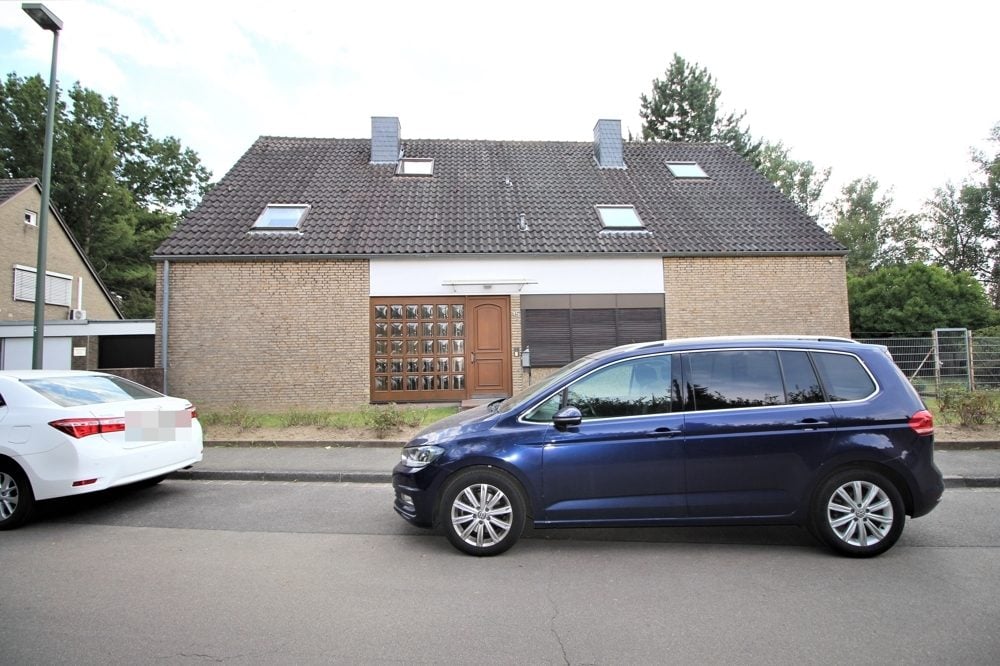 Immobilienangebot - Düsseldorf - Alle - Urdenbacher Altrhein: Dreifamilienhaus mit ca. 270 m² Wohnfläche auf ca. 1.404 m² großem Grundstück