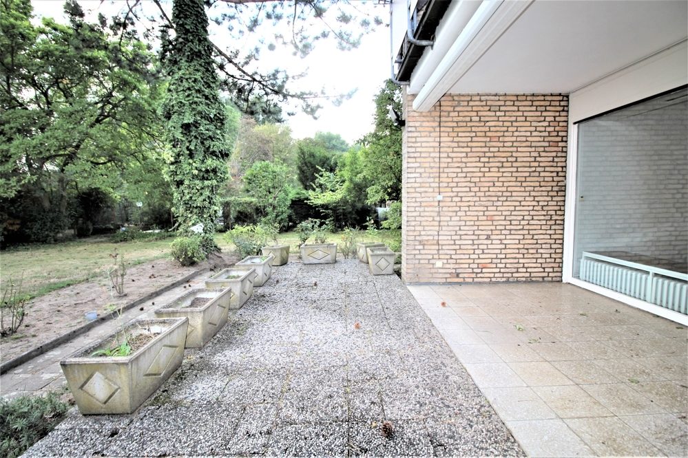 Immobilienangebot - Düsseldorf - Alle - Urdenbacher Altrhein: Dreifamilienhaus mit ca. 270 m² Wohnfläche auf ca. 1.404 m² großem Grundstück