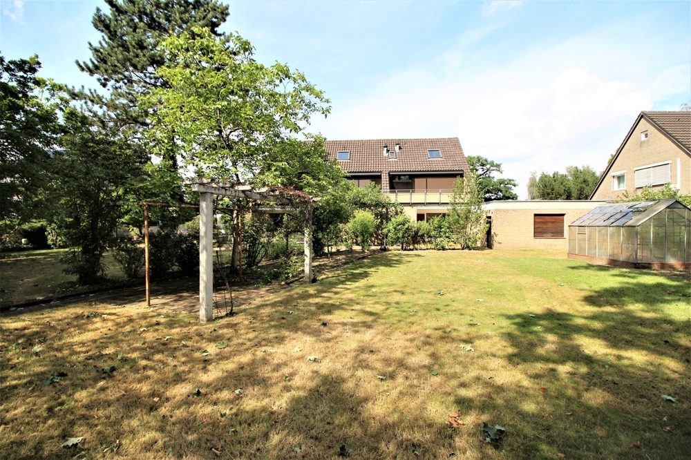 Immobilienangebot - Düsseldorf - Alle - Urdenbacher Altrhein: Dreifamilienhaus mit ca. 270 m² Wohnfläche auf ca. 1.404 m² großem Grundstück