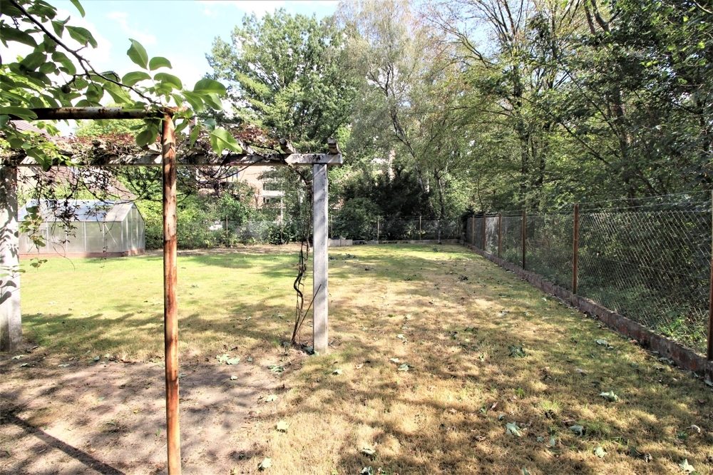 Immobilienangebot - Düsseldorf - Alle - Urdenbacher Altrhein: Dreifamilienhaus mit ca. 270 m² Wohnfläche auf ca. 1.404 m² großem Grundstück