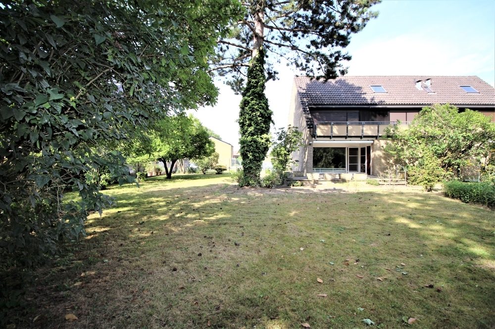 Immobilienangebot - Düsseldorf - Alle - Urdenbacher Altrhein: Dreifamilienhaus mit ca. 270 m² Wohnfläche auf ca. 1.404 m² großem Grundstück