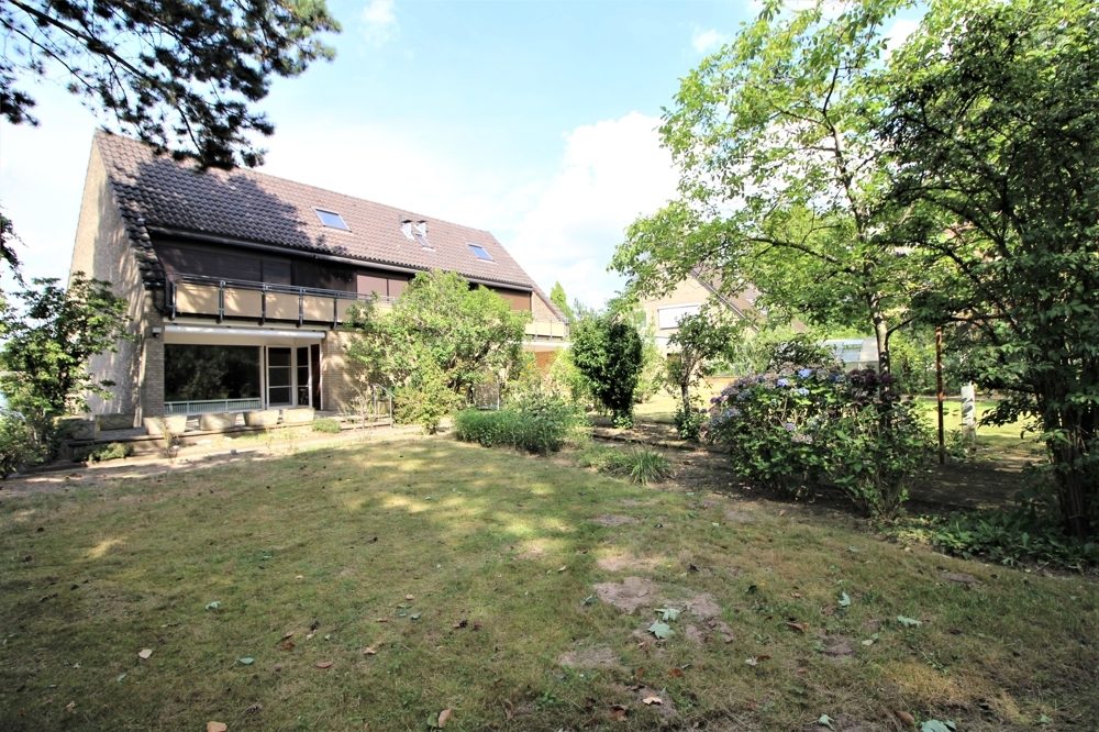 Immobilienangebot - Düsseldorf - Alle - Urdenbacher Altrhein: Dreifamilienhaus mit ca. 270 m² Wohnfläche auf ca. 1.404 m² großem Grundstück