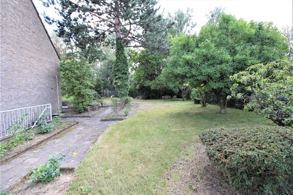 Immobilienangebot - Düsseldorf - Alle - Urdenbacher Altrhein: Dreifamilienhaus mit ca. 270 m² Wohnfläche auf ca. 1.404 m² großem Grundstück