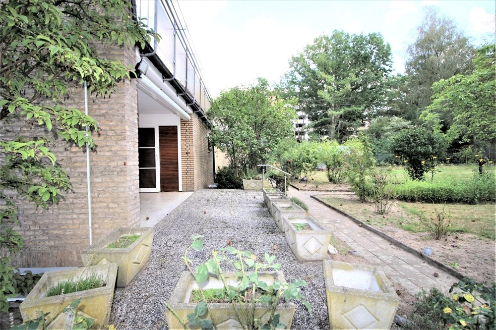 Immobilienangebot - Düsseldorf - Alle - Urdenbacher Altrhein: Dreifamilienhaus mit ca. 270 m² Wohnfläche auf ca. 1.404 m² großem Grundstück