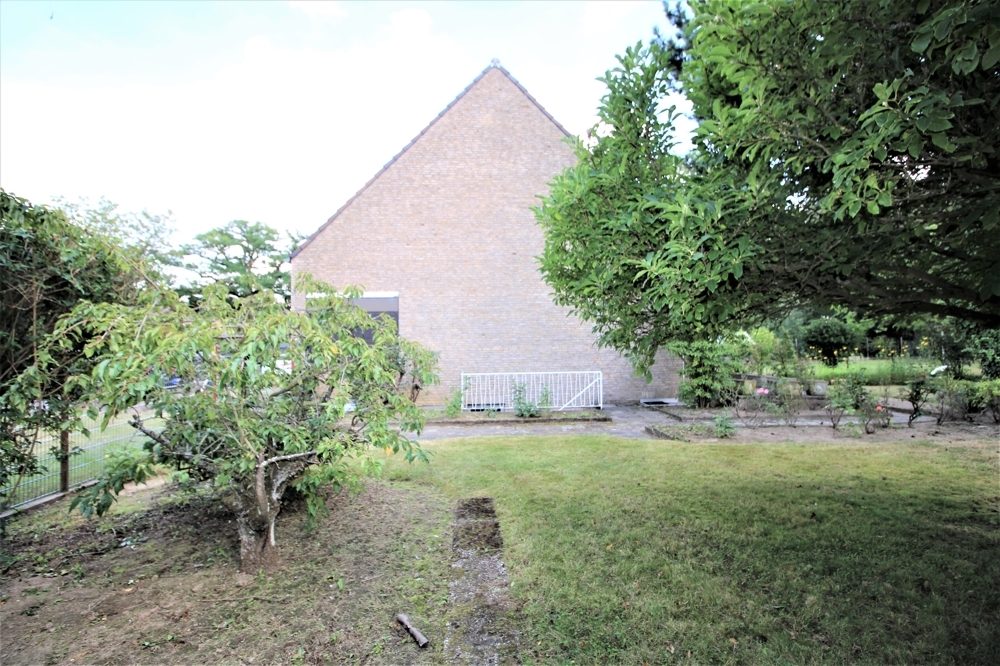 Immobilienangebot - Düsseldorf - Alle - Urdenbacher Altrhein: Dreifamilienhaus mit ca. 270 m² Wohnfläche auf ca. 1.404 m² großem Grundstück