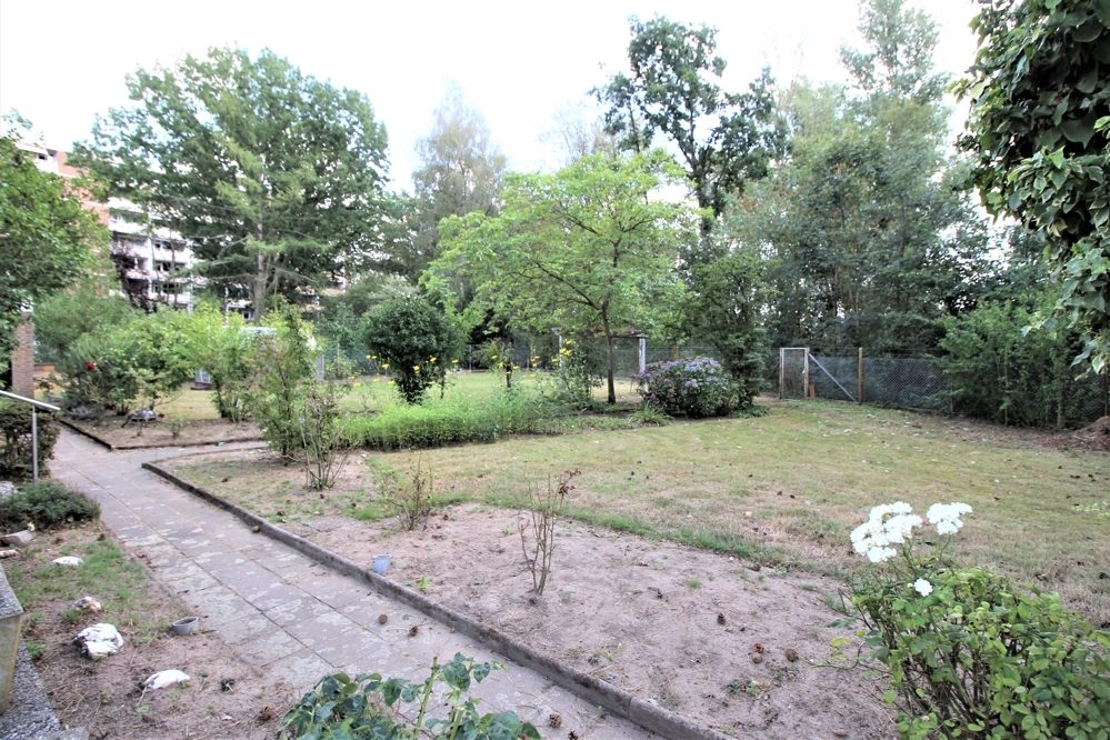 Immobilienangebot - Düsseldorf - Alle - Urdenbacher Altrhein: Dreifamilienhaus mit ca. 270 m² Wohnfläche auf ca. 1.404 m² großem Grundstück