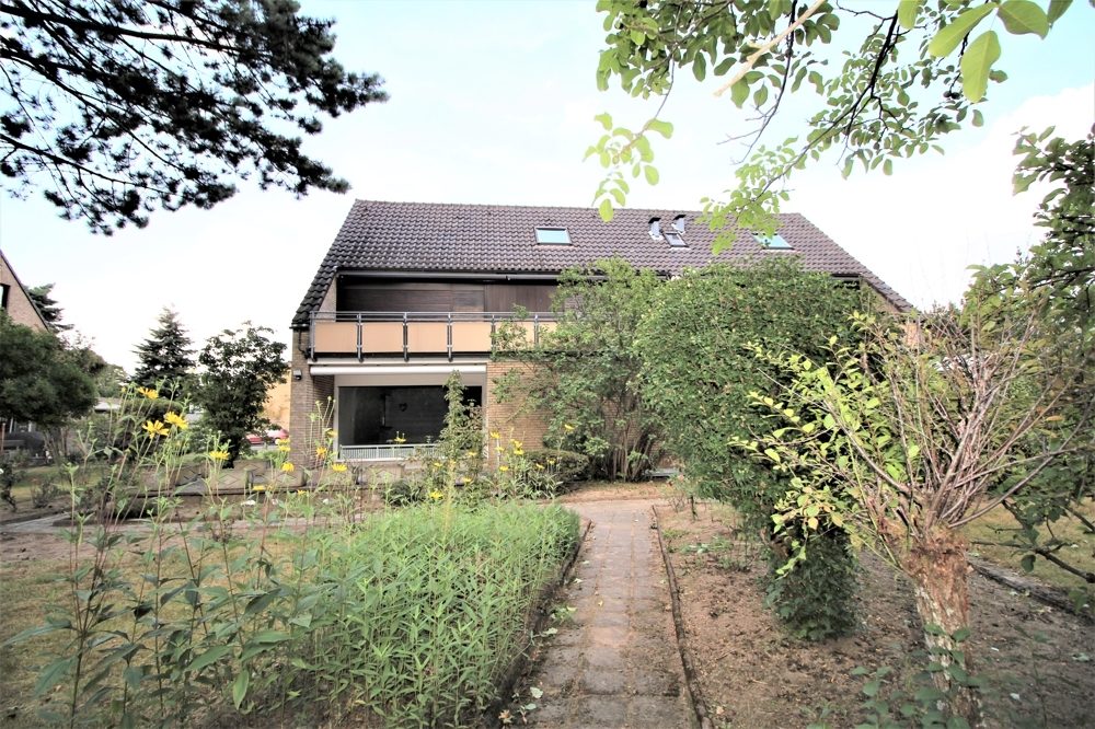 Immobilienangebot - Düsseldorf - Alle - Urdenbacher Altrhein: Dreifamilienhaus mit ca. 270 m² Wohnfläche auf ca. 1.404 m² großem Grundstück