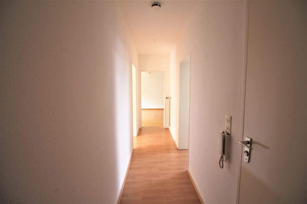 Immobilienangebot - Düsseldorf - Alle - Urdenbacher Altrhein: Dreifamilienhaus mit ca. 270 m² Wohnfläche auf ca. 1.404 m² großem Grundstück