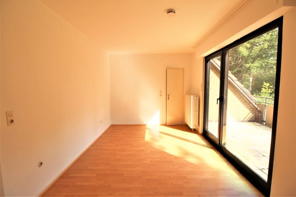 Immobilienangebot - Düsseldorf - Alle - Urdenbacher Altrhein: Dreifamilienhaus mit ca. 270 m² Wohnfläche auf ca. 1.404 m² großem Grundstück