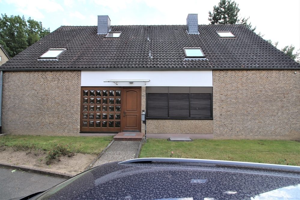 Immobilienangebot - Düsseldorf - Alle - Urdenbacher Altrhein: Dreifamilienhaus mit ca. 270 m² Wohnfläche auf ca. 1.404 m² großem Grundstück