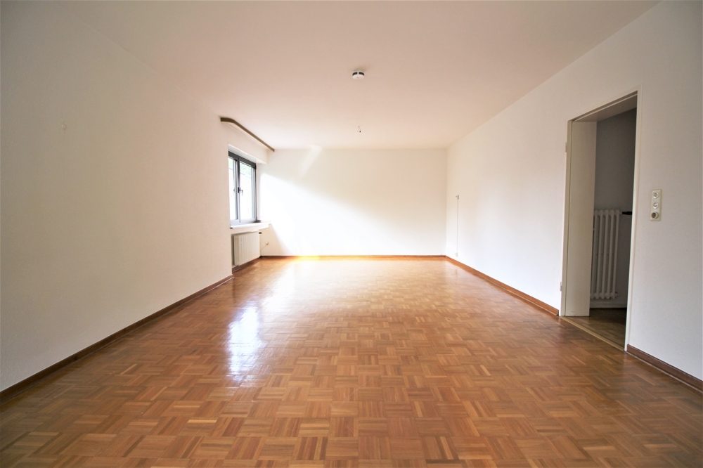 Immobilienangebot - Düsseldorf - Alle - Urdenbacher Altrhein: Dreifamilienhaus mit ca. 270 m² Wohnfläche auf ca. 1.404 m² großem Grundstück