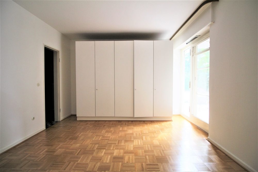 Immobilienangebot - Düsseldorf - Alle - Urdenbacher Altrhein: Dreifamilienhaus mit ca. 270 m² Wohnfläche auf ca. 1.404 m² großem Grundstück