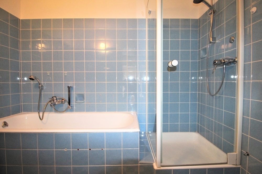 Immobilienangebot - Düsseldorf - Alle - Urdenbacher Altrhein: Dreifamilienhaus mit ca. 270 m² Wohnfläche auf ca. 1.404 m² großem Grundstück