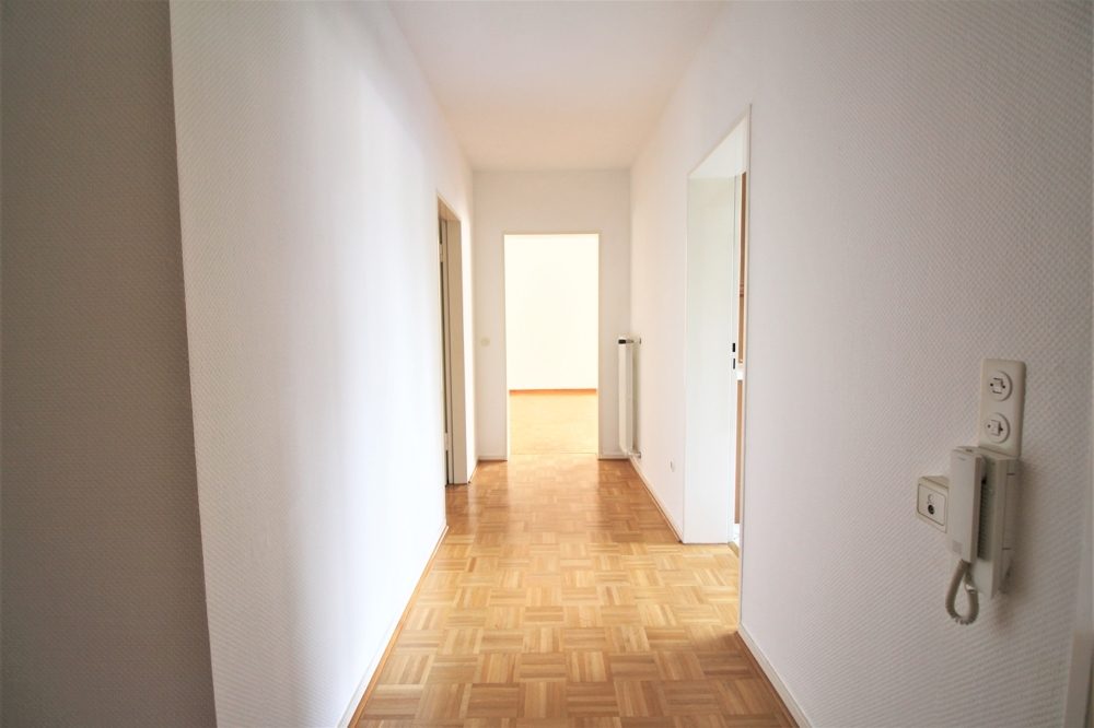 Immobilienangebot - Düsseldorf - Alle - Urdenbacher Altrhein: Dreifamilienhaus mit ca. 270 m² Wohnfläche auf ca. 1.404 m² großem Grundstück