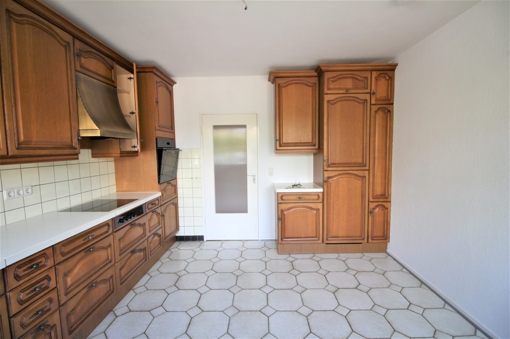 Immobilienangebot - Düsseldorf - Alle - Urdenbacher Altrhein: Dreifamilienhaus mit ca. 270 m² Wohnfläche auf ca. 1.404 m² großem Grundstück