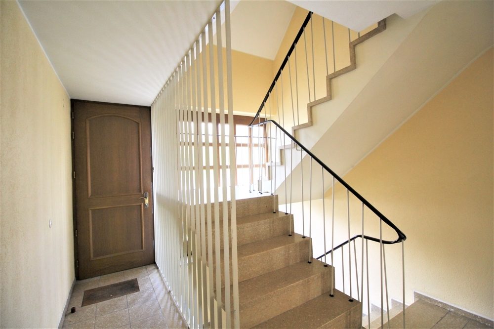 Immobilienangebot - Düsseldorf - Alle - Urdenbacher Altrhein: Dreifamilienhaus mit ca. 270 m² Wohnfläche auf ca. 1.404 m² großem Grundstück