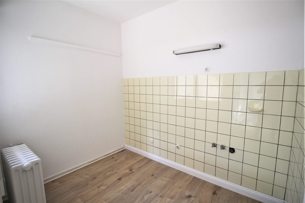 Immobilienangebot - Düsseldorf - Alle - Urdenbacher Altrhein: Dreifamilienhaus mit ca. 270 m² Wohnfläche auf ca. 1.404 m² großem Grundstück