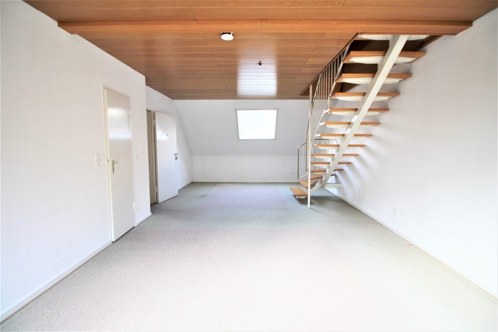 Immobilienangebot - Düsseldorf - Alle - Urdenbacher Altrhein: Dreifamilienhaus mit ca. 270 m² Wohnfläche auf ca. 1.404 m² großem Grundstück