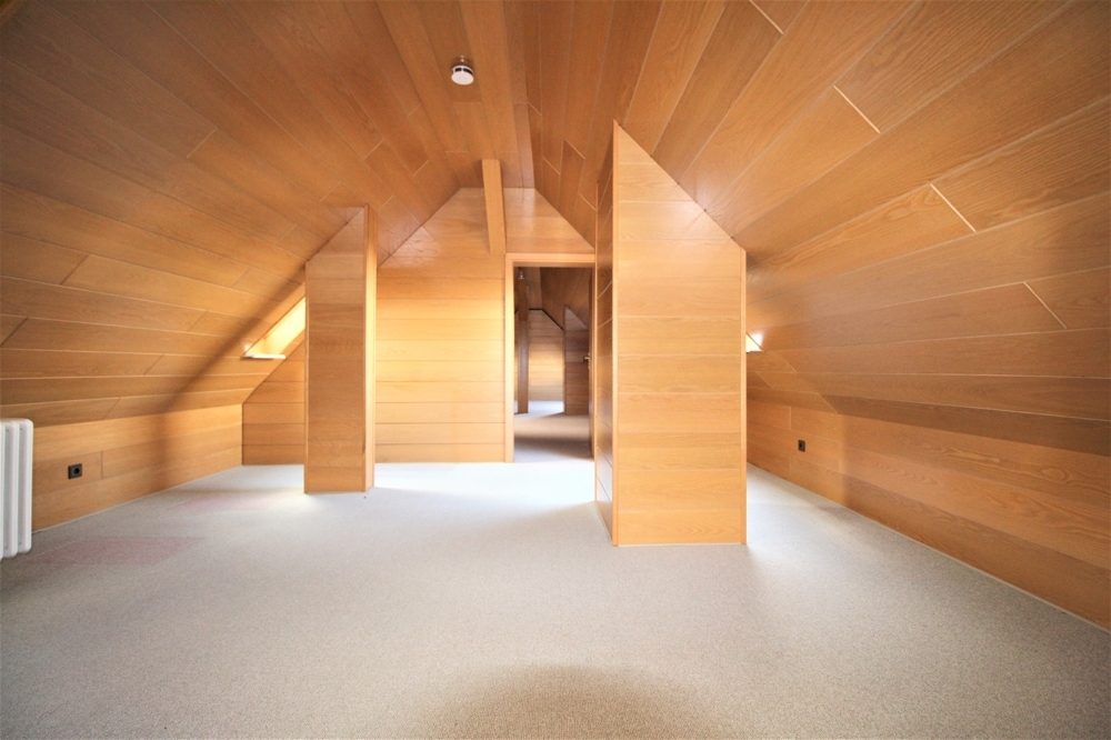 Immobilienangebot - Düsseldorf - Alle - Urdenbacher Altrhein: Dreifamilienhaus mit ca. 270 m² Wohnfläche auf ca. 1.404 m² großem Grundstück