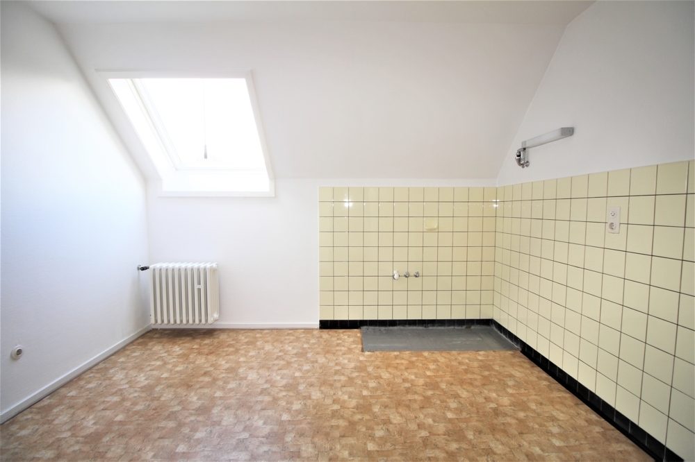 Immobilienangebot - Düsseldorf - Alle - Urdenbacher Altrhein: Dreifamilienhaus mit ca. 270 m² Wohnfläche auf ca. 1.404 m² großem Grundstück